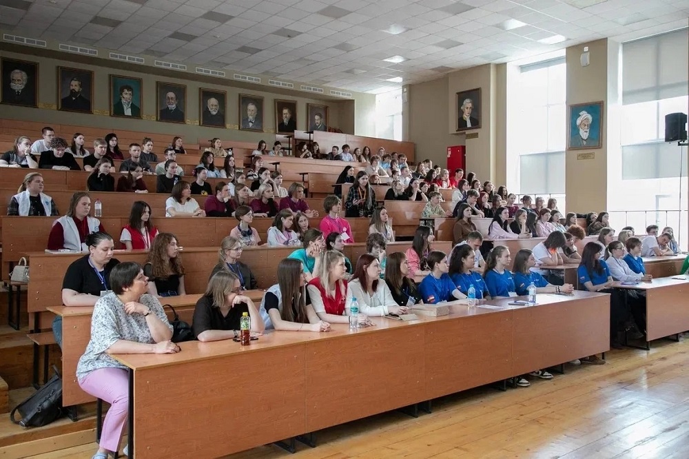 Увеличить Студенты НИУ «БелГУ» отличились на межрегиональном конкурсе по оказанию экстренной допсихологической помощи «Фактор стресса»