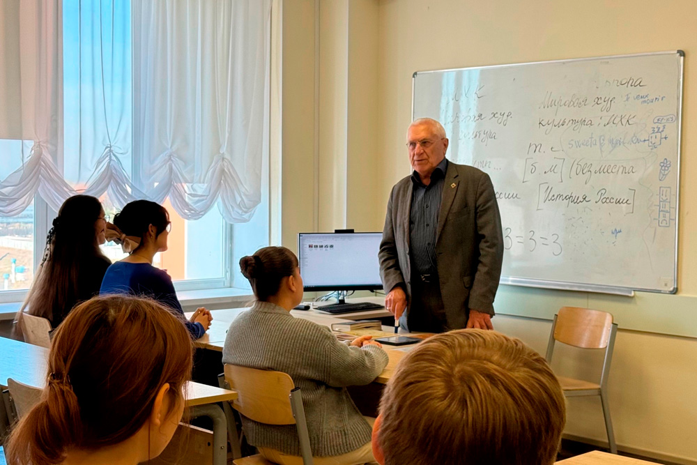 Увеличить Диалог с прошлым на языке кино: в НИУ «БелГУ» прошла встреча с режиссером-документалистом Николаем Сологубовским
