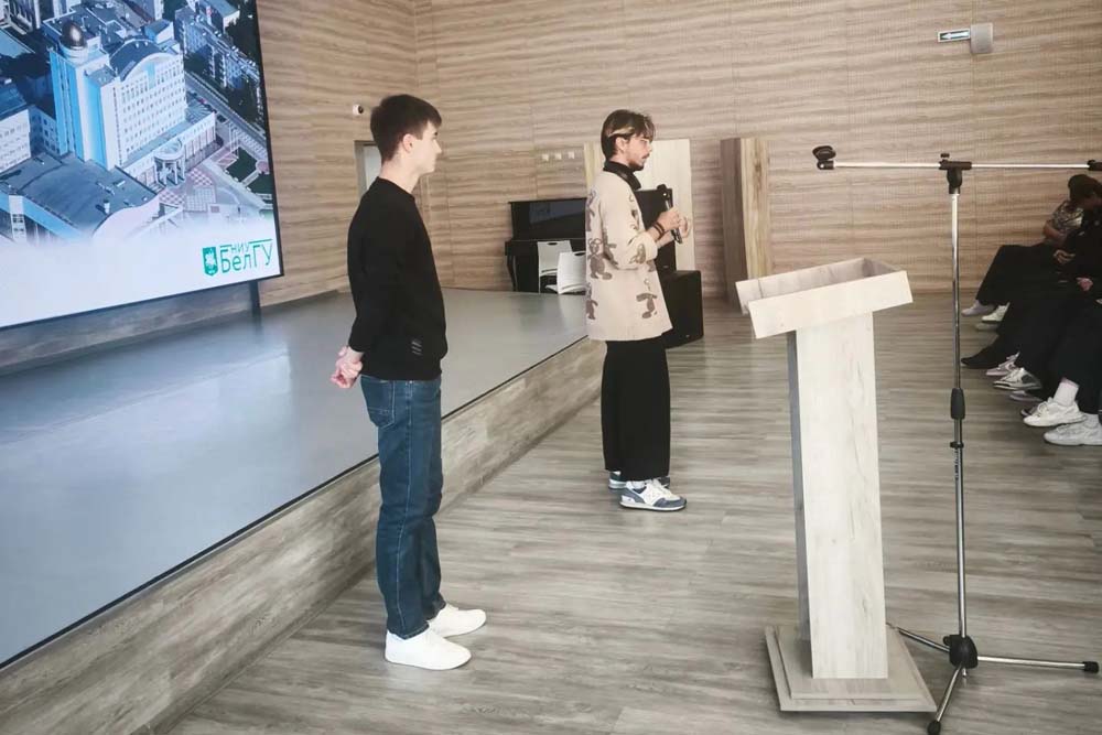 Увеличить Студенты и преподаватели ИИиЦТ НИУ «БелГУ» продолжают профориентацию школьников