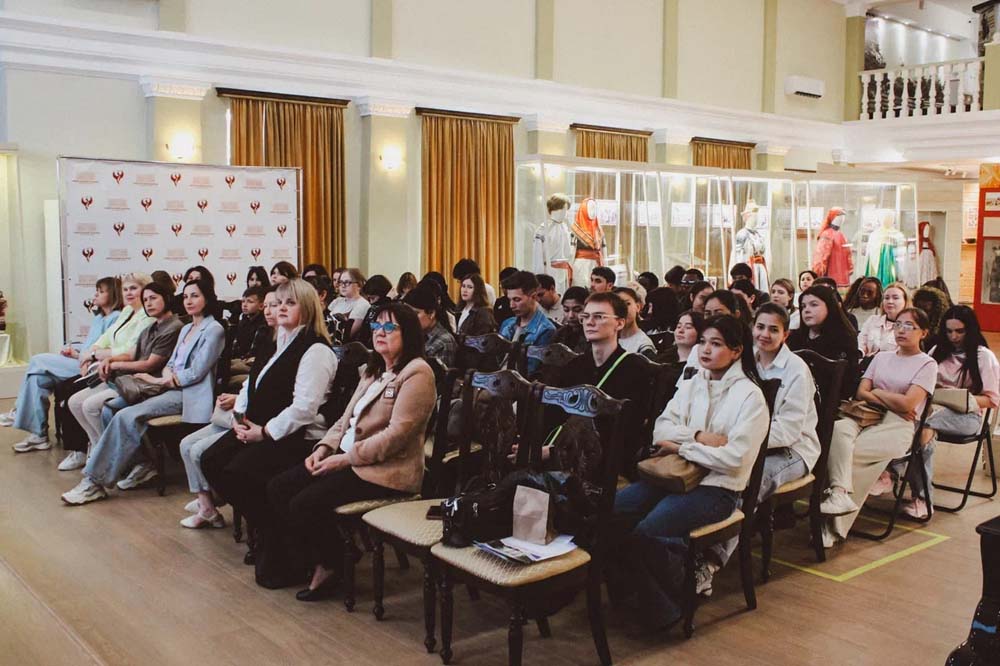 Увеличить Общественно-гуманитарная профшкола НИУ «БелГУ» продолжает системную работу по интеграции образования, науки, инноваций и воспитания