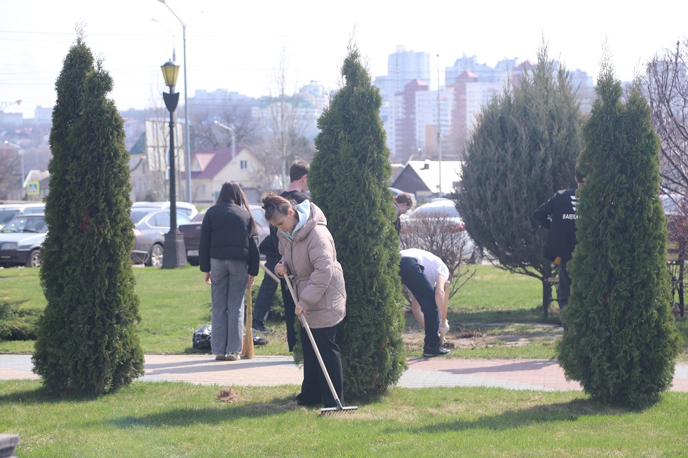 Студенты НИУ «БелГУ» присоединились к субботникам
