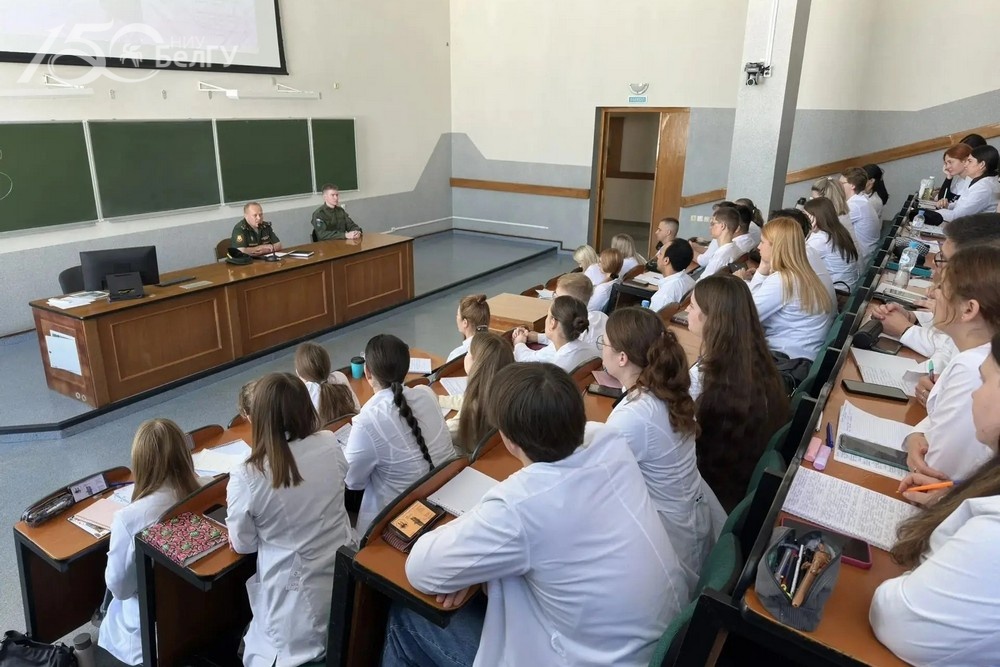 Студенты мединститута встретились с подполковником медицинской службы