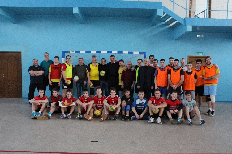 События НИУ «БелГУ» турнир поколений по гандболу стал традицией